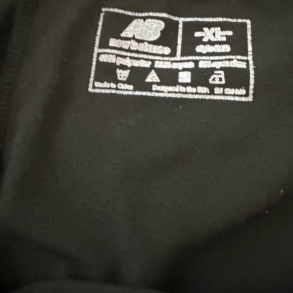 Women’s New Balance Black Scrub Set - Picture 4 of 9